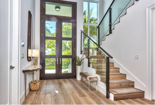 Posts with clamps and handrail on an internal staircase
