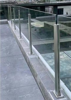 Slot posts holding glass along a terrace